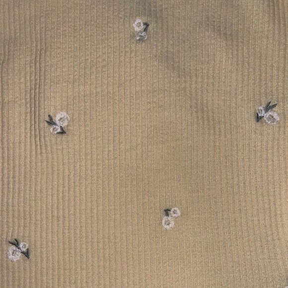 Cropped Floral Long Sleeve - Picture 3 of 3